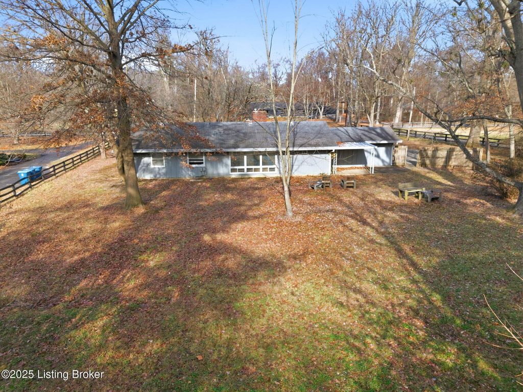 Photo of 11108 Beech Rd, Louisville, KY 40223 (MLS # 1711576)