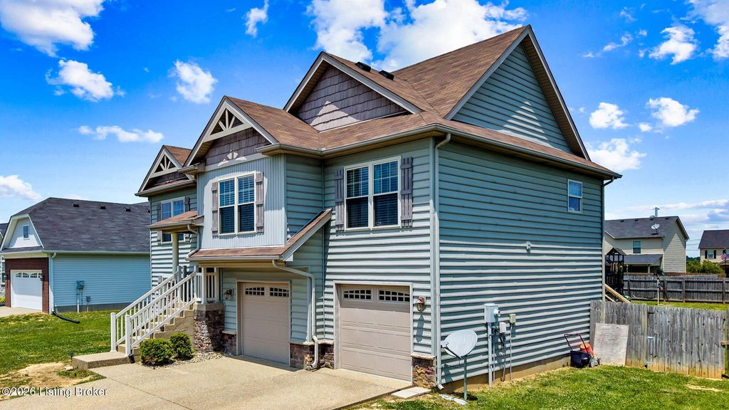 Photo of 326 Golden Wing Rd, Mt Washington, KY 40047 (MLS # 1717925)