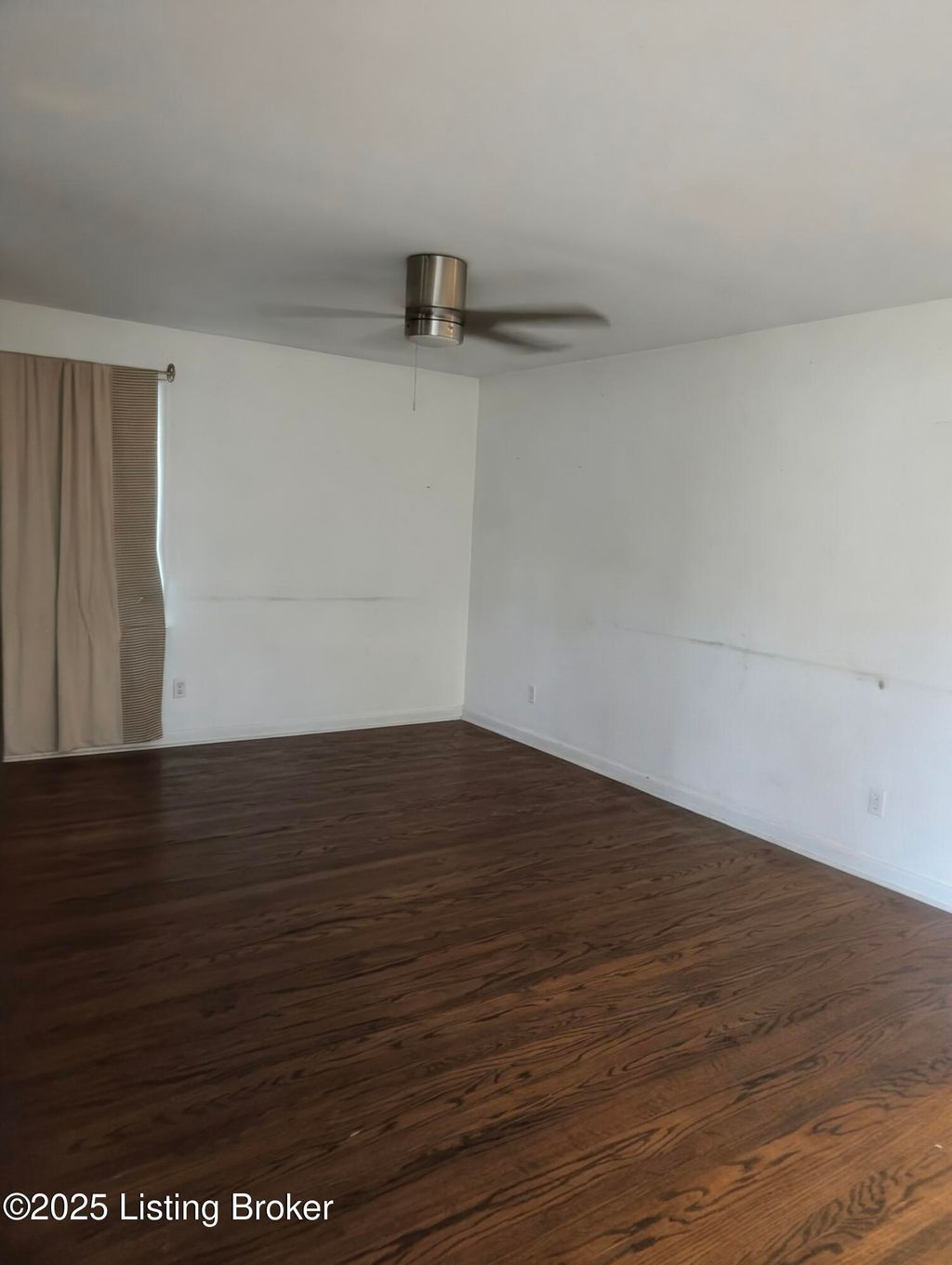 Photo of 3201 Teakwood Cir, Louisville, KY 40216 (MLS # 1703511)