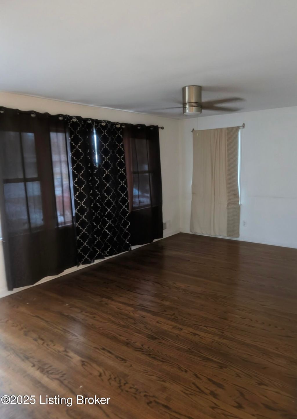 Photo of 3201 Teakwood Cir, Louisville, KY 40216 (MLS # 1703511)