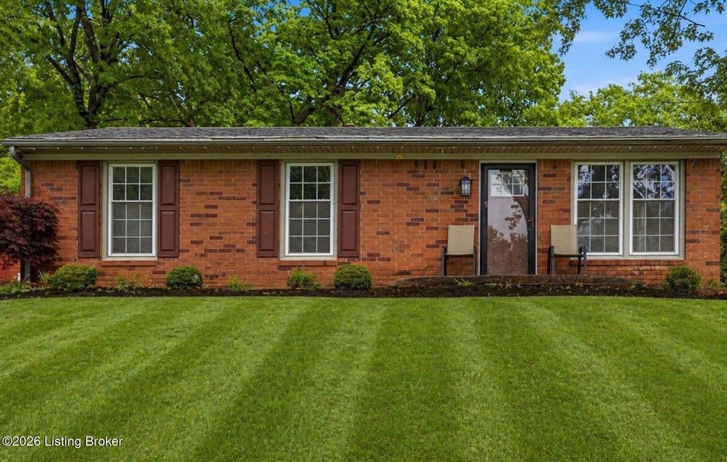 Photo of 8006 Afterglow Dr, Louisville, KY 40214 (MLS # 1716041)
