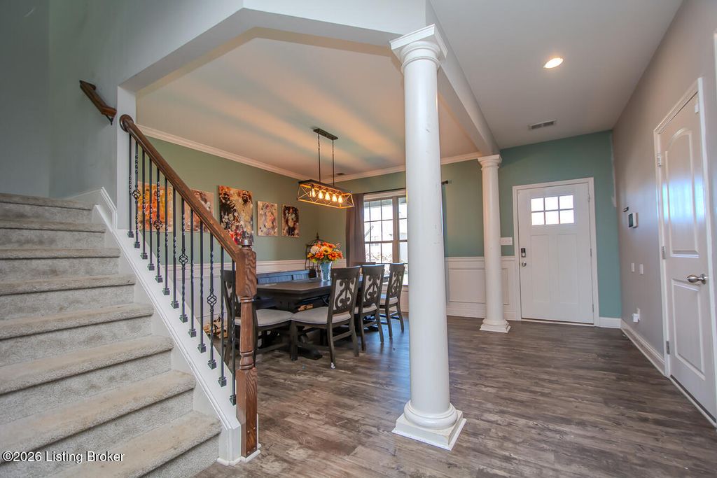 Photo of 8905 Talon Ridge Dr, Louisville, KY 40229 (MLS # 1711436)