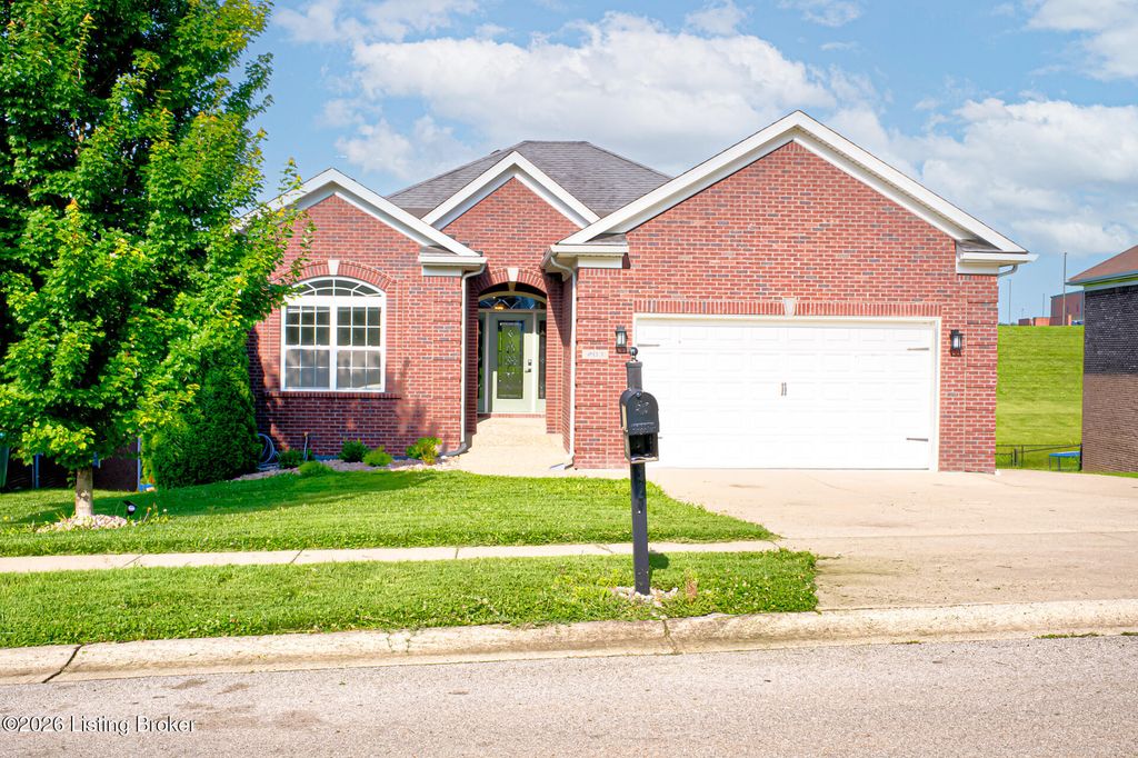 Photo of 203 Deep Creek Dr, Shepherdsville, KY 40165 (MLS # 1722288)