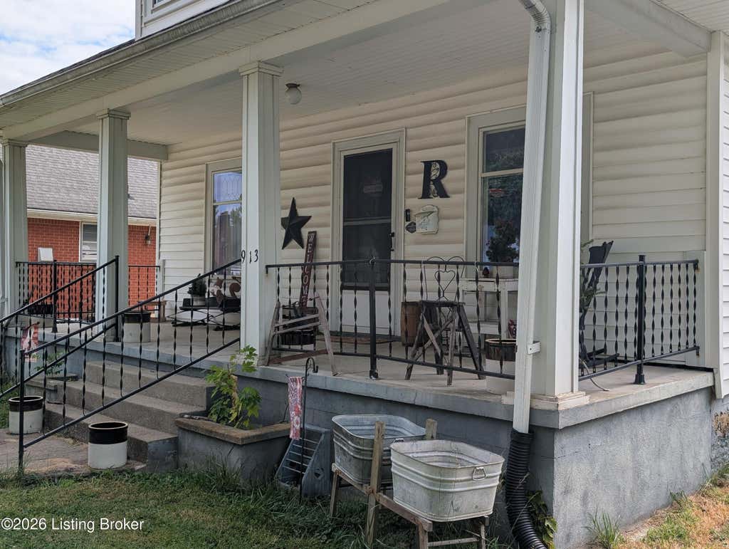 Photo of 913 7th St, Carrollton, KY 41008 (MLS # 1720521)