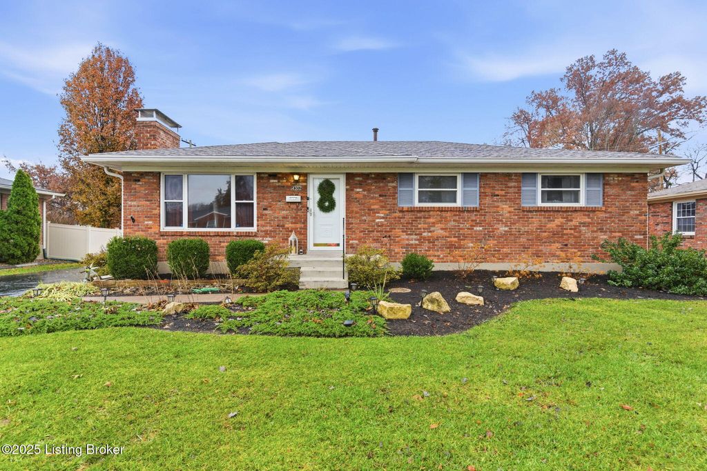 Photo of 4302 Kinloch Rd, Louisville, KY 40207 (MLS # 1704023)