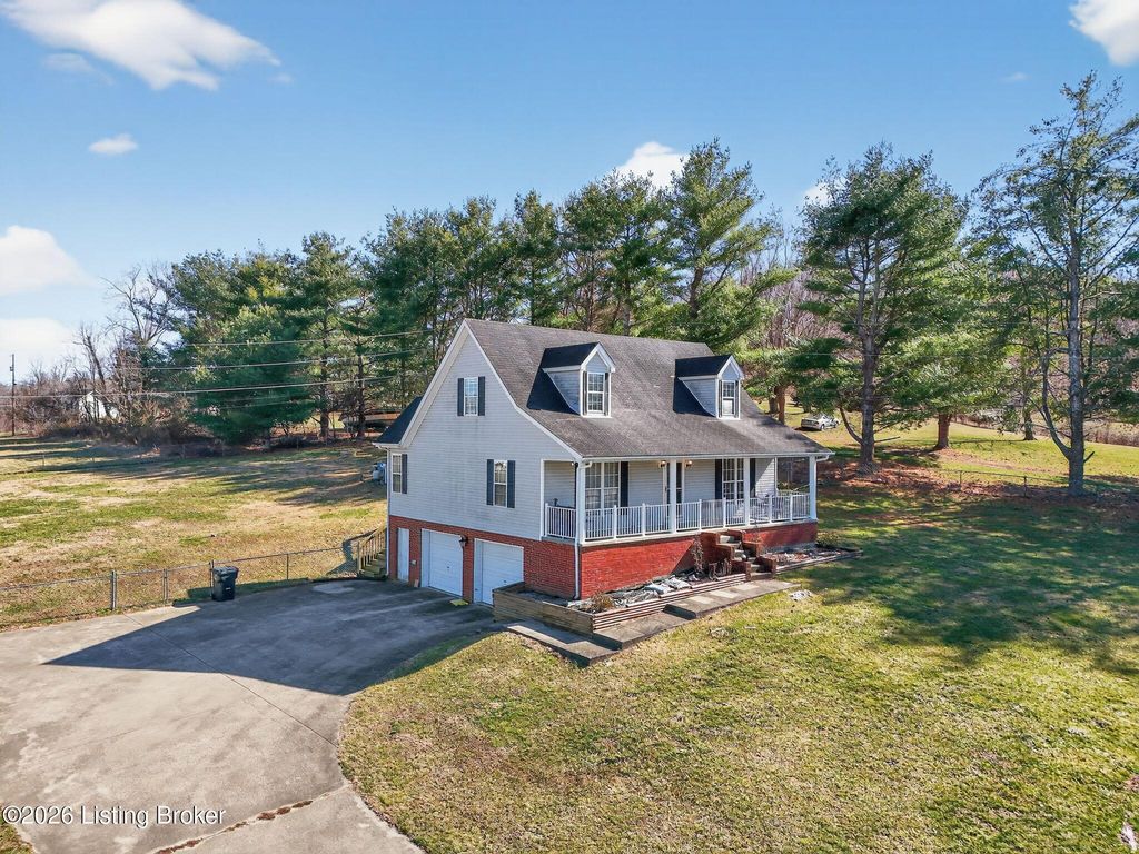 Photo of 630 Picnic Hill Rd, Irvine, KY 40336 (MLS # 1720869)
