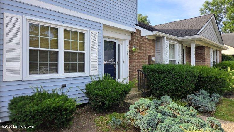 Photo of 8606 Birch Ct, Briarwood, KY 40242 (MLS # 1724448)