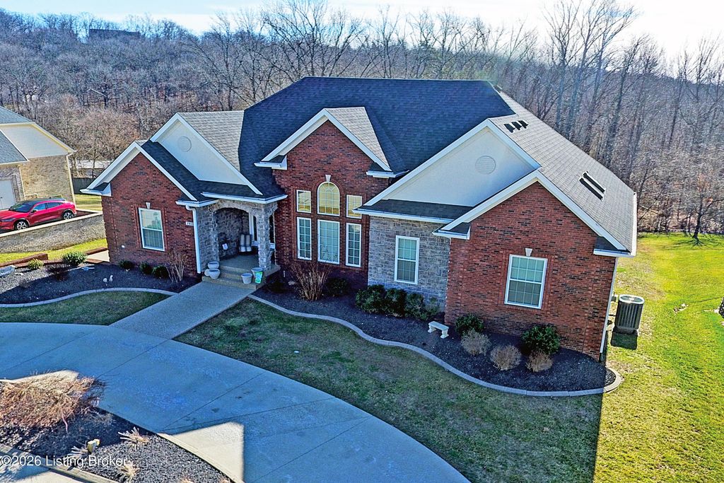 Photo of 7910 Wooded Ridge Dr, Louisville, KY 40214 (MLS # 1709537)