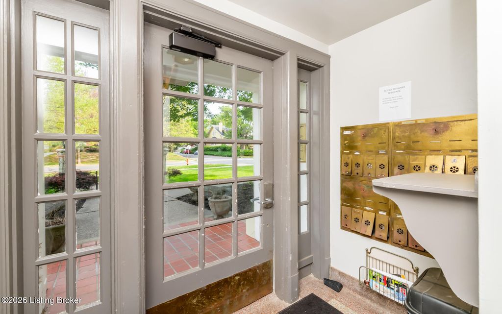 Photo of 2082 Douglass Blvd #APT 17, Louisville, KY 40205 (MLS # 1714677)