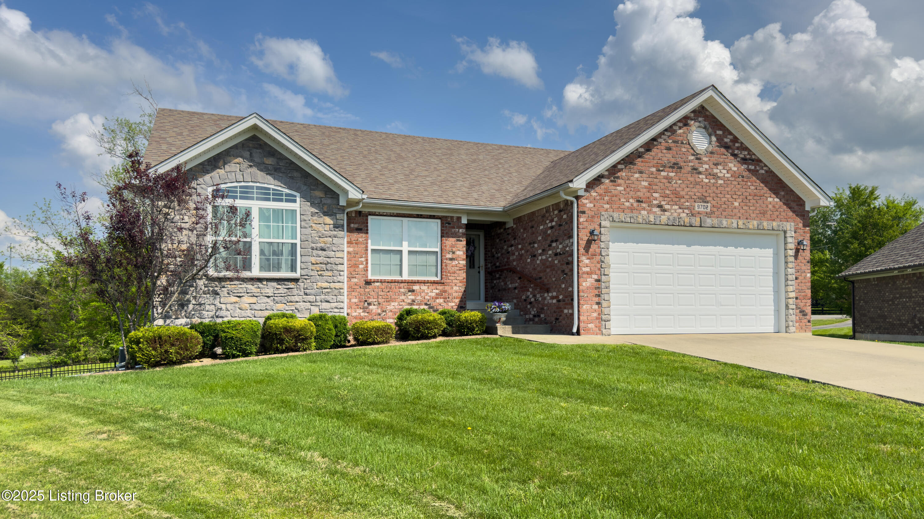 9702 Pebble Ct, Louisville, Pennsylvania image 2