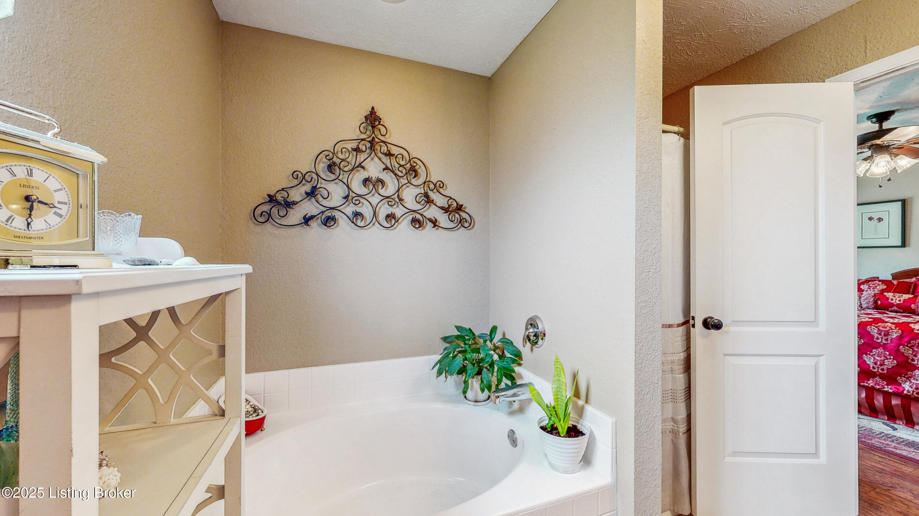 9702 Pebble Ct, Louisville, Pennsylvania image 14