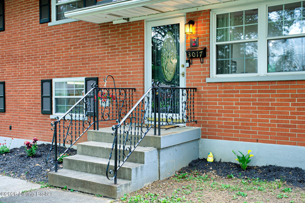 Photo of 3017 Nepperhan Rd, Louisville, KY 40220 (MLS # 1729542)