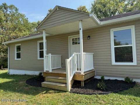 Photo of 636 W Madison St, La Grange, KY 40031 (MLS # 1700044)