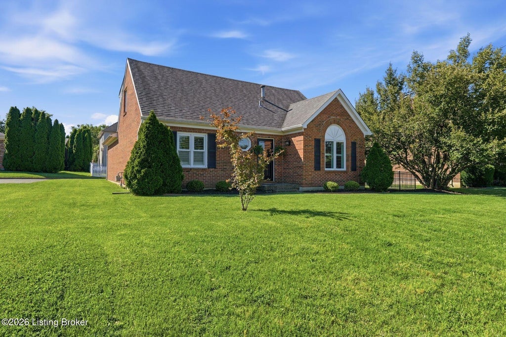 Photo of 4246 Westport Rd, Louisville, KY 40207 (MLS # 1719604)