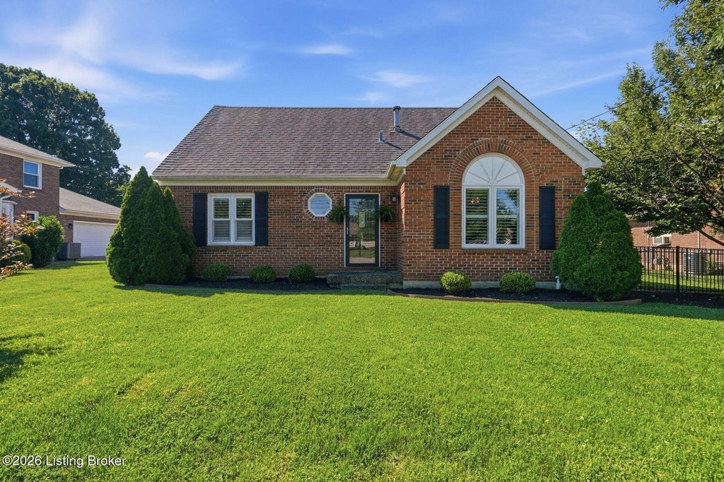 Photo of 4246 Westport Rd, Louisville, KY 40207 (MLS # 1719604)