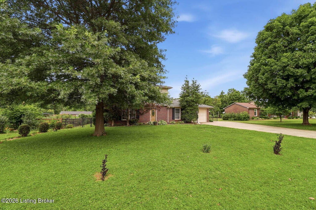 Photo of 140 Raisor Ave, Bardstown, KY 40004 (MLS # 1721775)