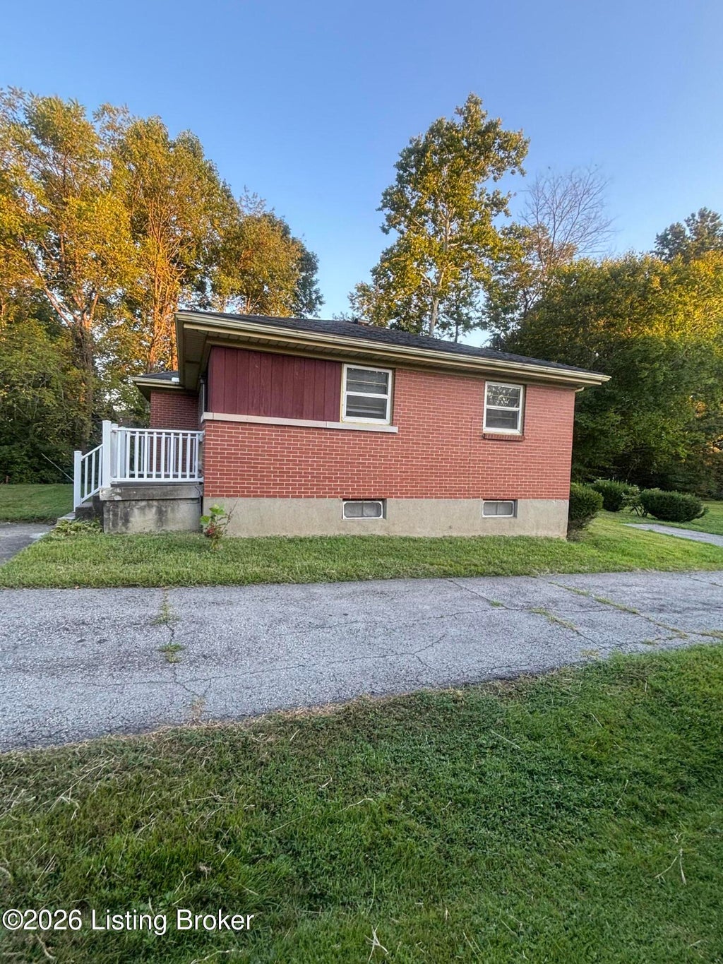 Photo of 4300 E Pages Ln, Louisville, KY 40272 (MLS # 1728547)