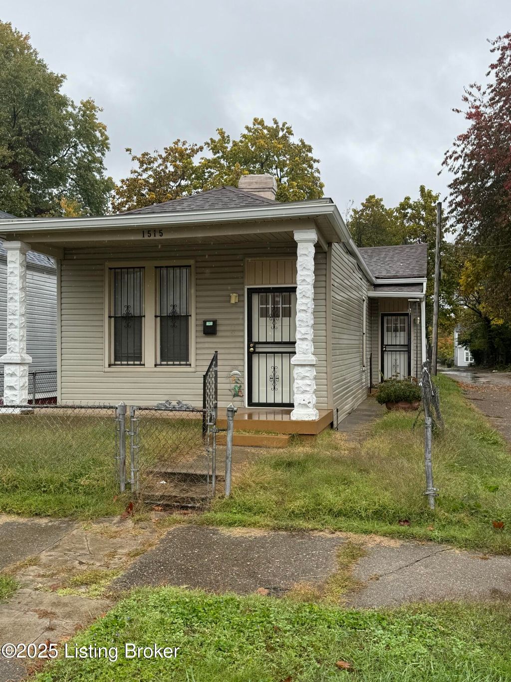 Photo of 1515 W Ormsby Ave, Louisville, KY 40210 (MLS # 1703372)