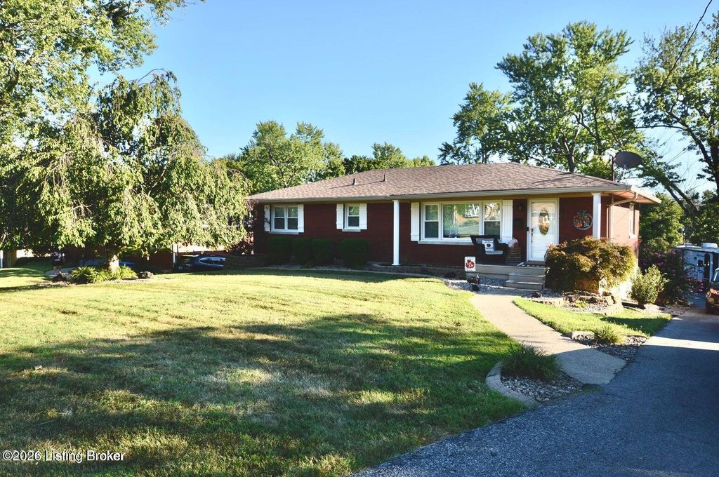 Photo of 5404 Carol Way, Louisville, KY 40214 (MLS # 1715157)