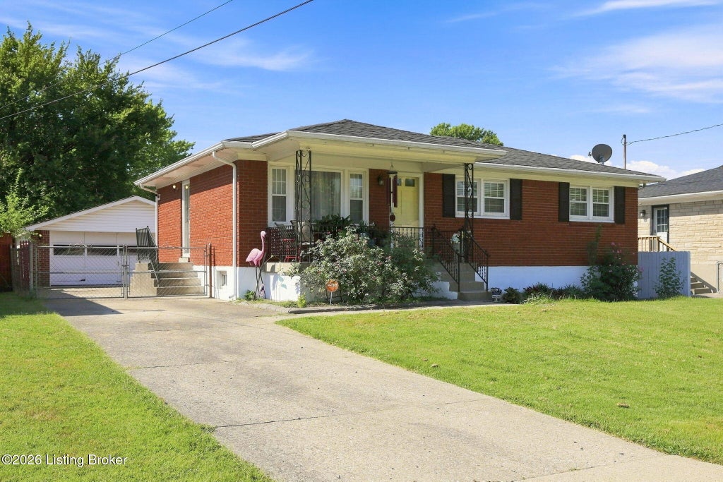 Photo of 3510 Pineland Dr, Louisville, KY 40219 (MLS # 1728182)
