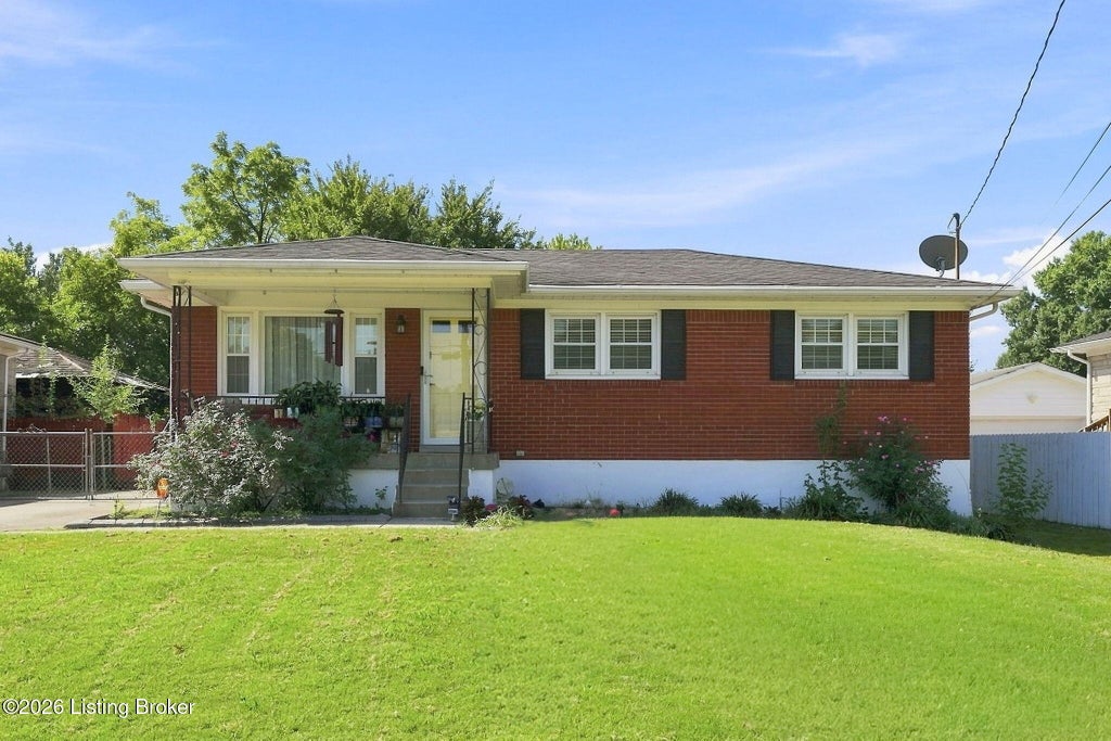 Photo of 3510 Pineland Dr, Louisville, KY 40219 (MLS # 1728182)