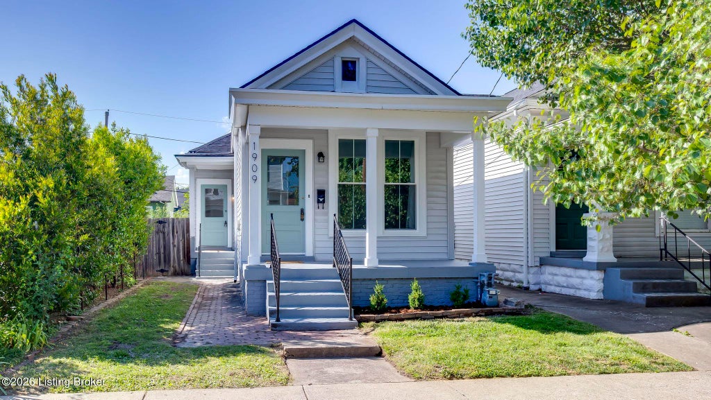 Photo of 1909 Bonnycastle Ave, Louisville, KY 40205 (MLS # 1722377)