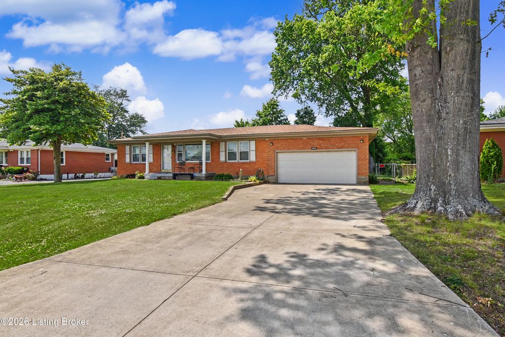 Photo of 9308 Fiesta Way, Louisville, KY 40272 (MLS # 1718193)
