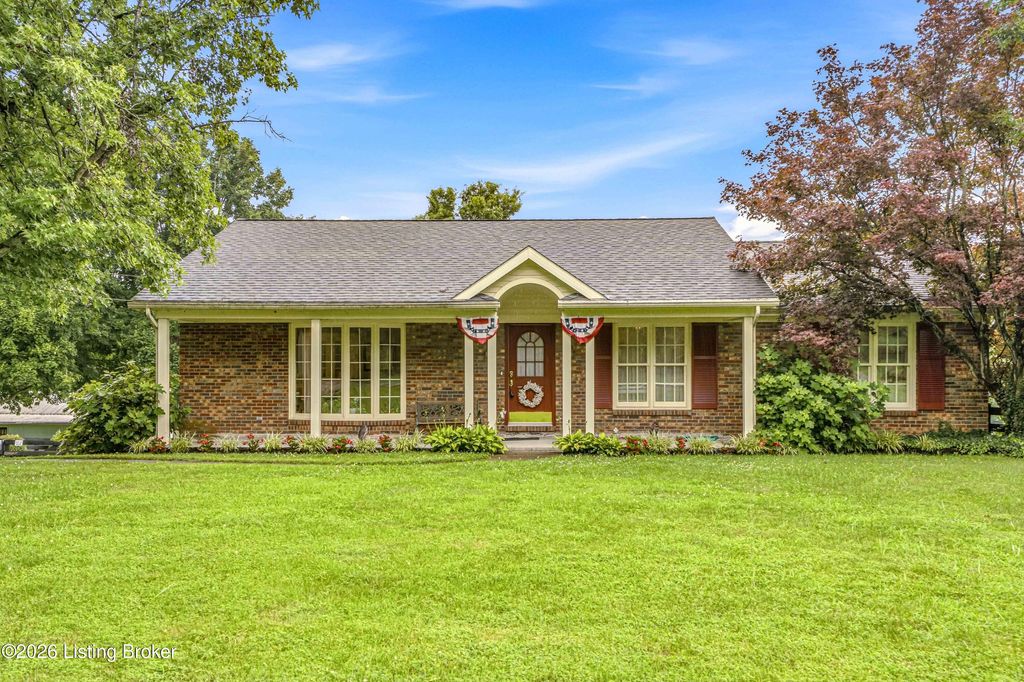 Photo of 574 Hinkle Ln, Shelbyville, KY 40065 (MLS # 1722742)