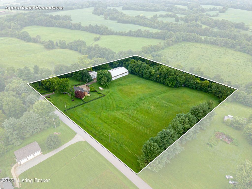 Photo of 574 Hinkle Ln, Shelbyville, KY 40065 (MLS # 1722742)