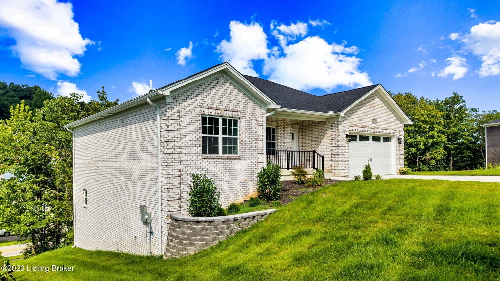 Photo of 4406 Stone Wynde Dr, Louisville, KY 40272 (MLS # 1730180)