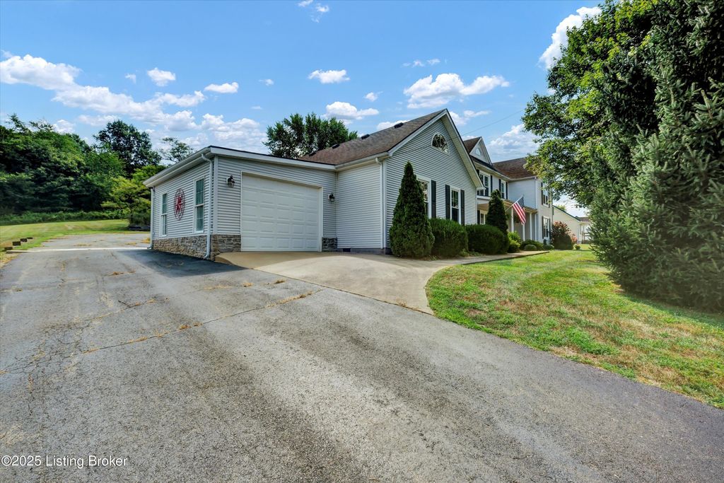 Photo of 110 Holy Cross Rd, Loretto, KY 40037 (MLS # 1700187)
