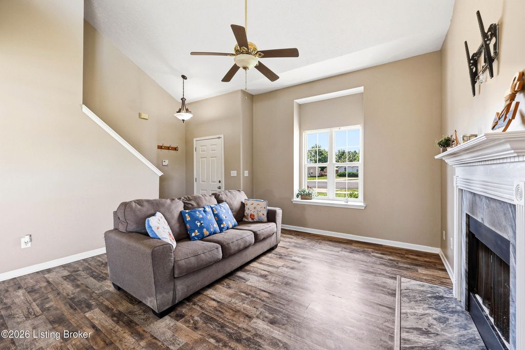 Photo of 429 Tyler Pkwy, Shepherdsville, KY 40165 (MLS # 1717444)