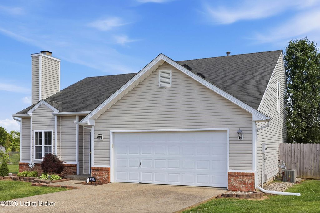 Photo of 429 Tyler Pkwy, Shepherdsville, KY 40165 (MLS # 1717444)