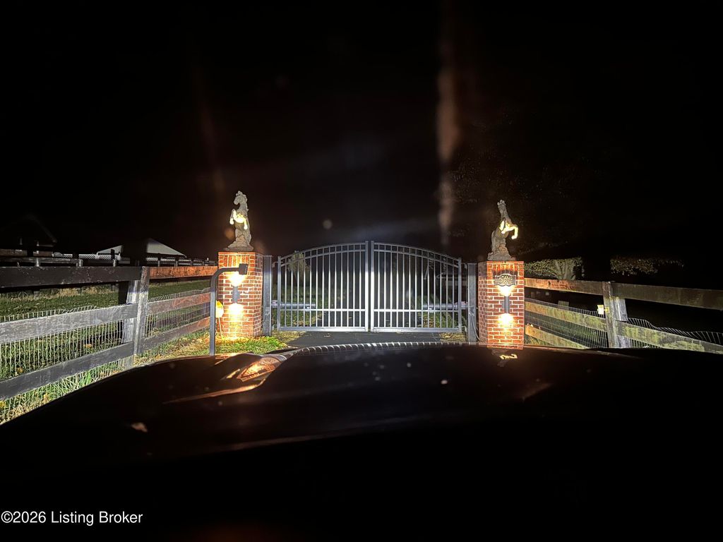 Photo of 700 Cedarmore Rd, Bagdad, KY 40003 (MLS # 1710304)