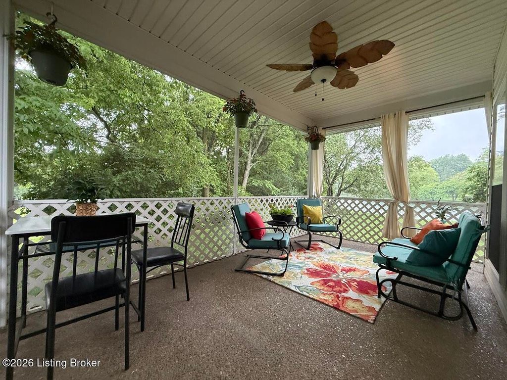 Photo of 1408 Wellington Club Ct, Louisville, KY 40245 (MLS # 1718149)