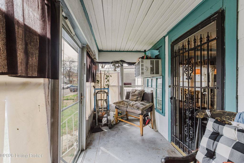 Photo of 619 Rawlings St, Louisville, KY 40217 (MLS # 1711658)