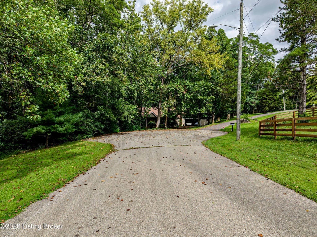 Photo of 3501 Kim Ct, Crestwood, KY 40014 (MLS # 1729198)