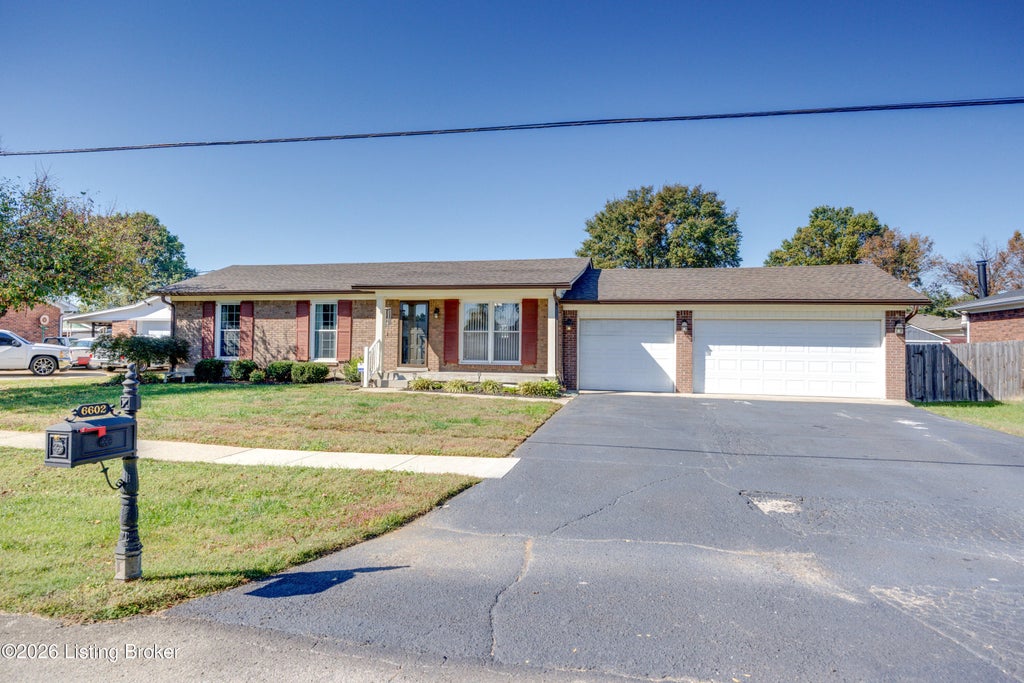 Photo of 6602 Cady Dr, Louisville, KY 40258 (MLS # 1732972)