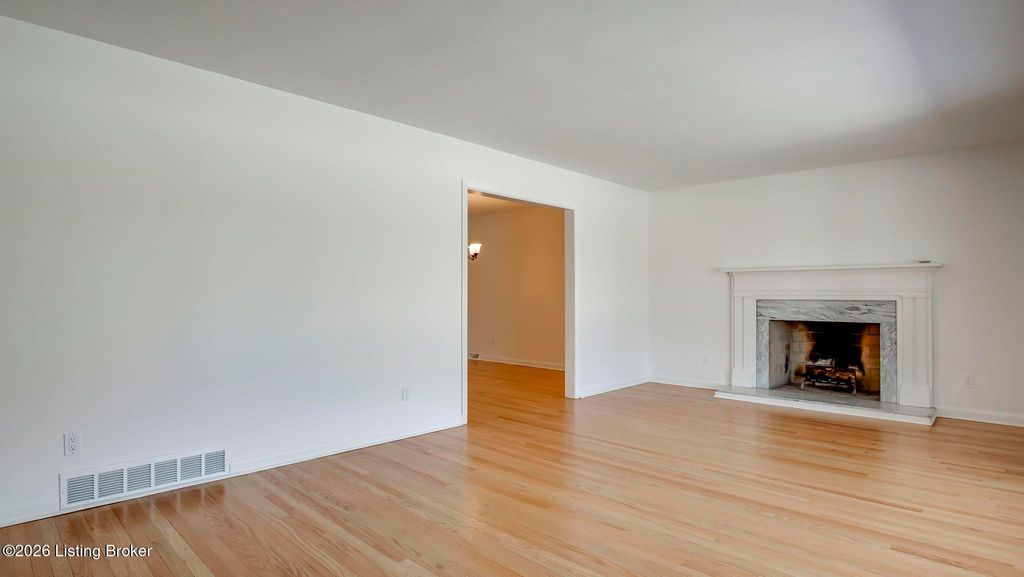 Photo of 2706 Lime Kiln Ln, Louisville, KY 40222 (MLS # 1709721)