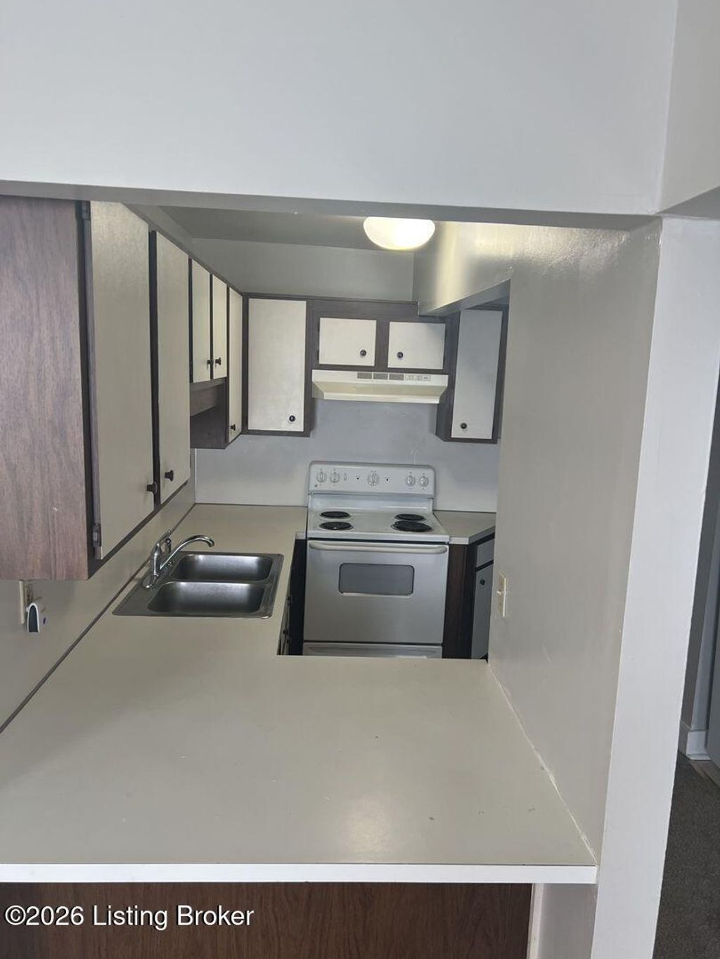 Photo of 1009 S 3rd St #302, Louisville, KY 40203 (MLS # 1710575)