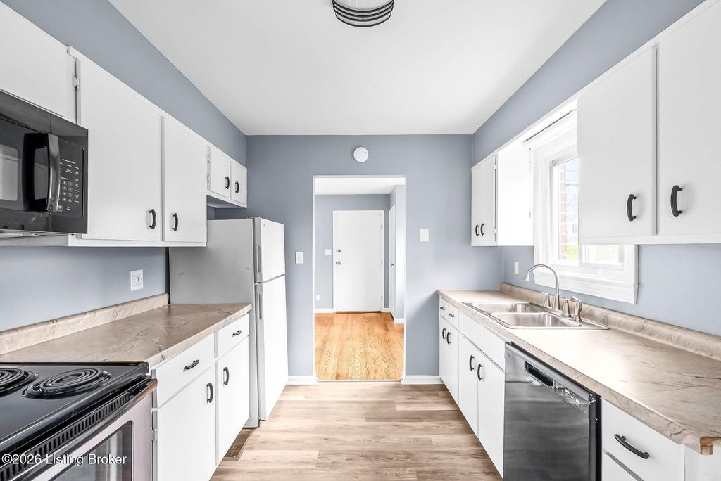 Photo of 3614 Dell Rd, Jeffersontown, KY 40299 (MLS # 1712258)