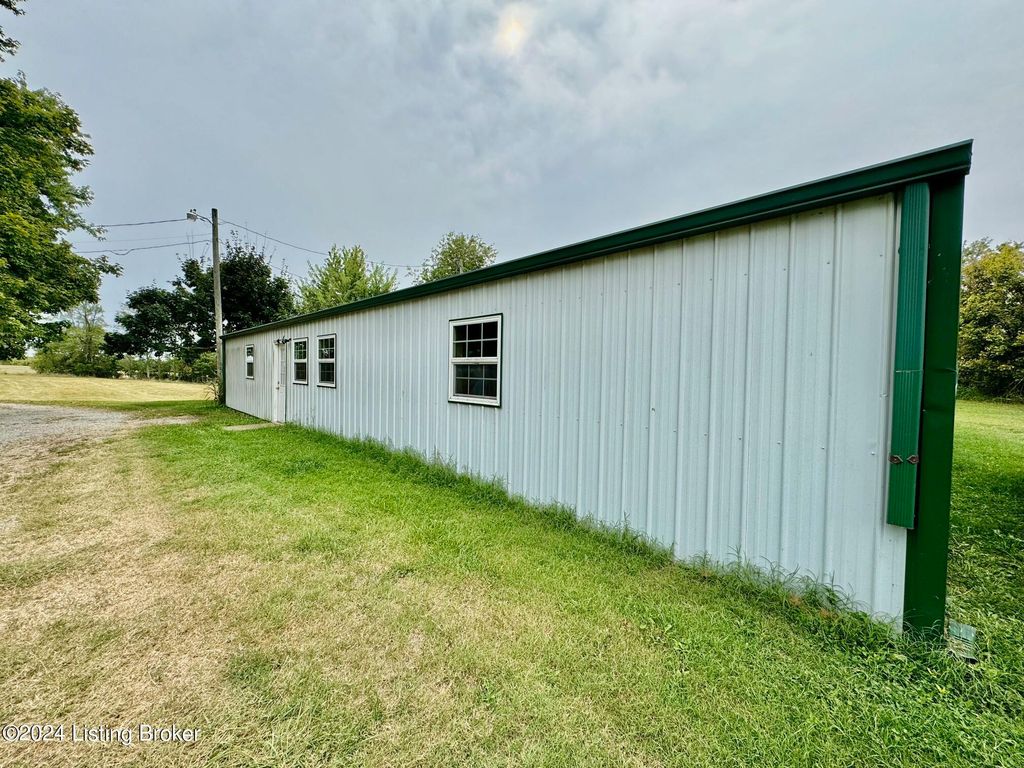 Photo of 7 Hillsboro Ln, Springfield, KY 40069 (MLS # 1712225)