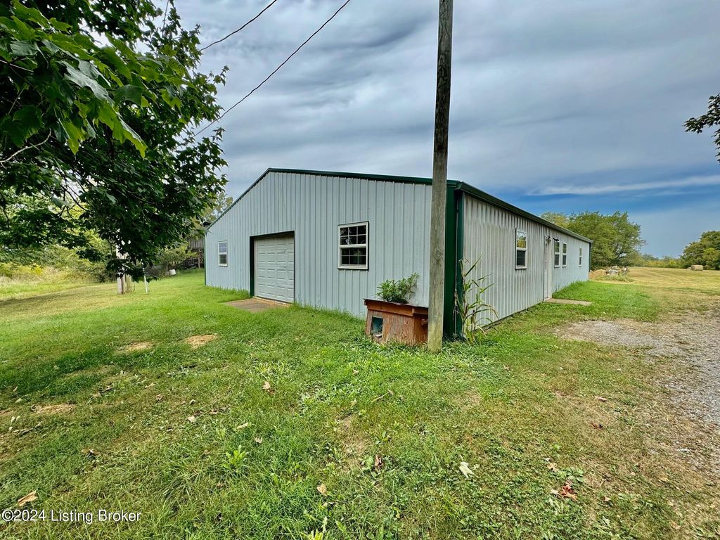 Photo of 7 Hillsboro Ln, Springfield, KY 40069 (MLS # 1712225)