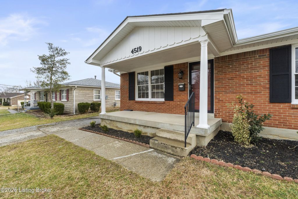 Photo of 4519 Sanders Ln, Louisville, KY 40216 (MLS # 1709426)