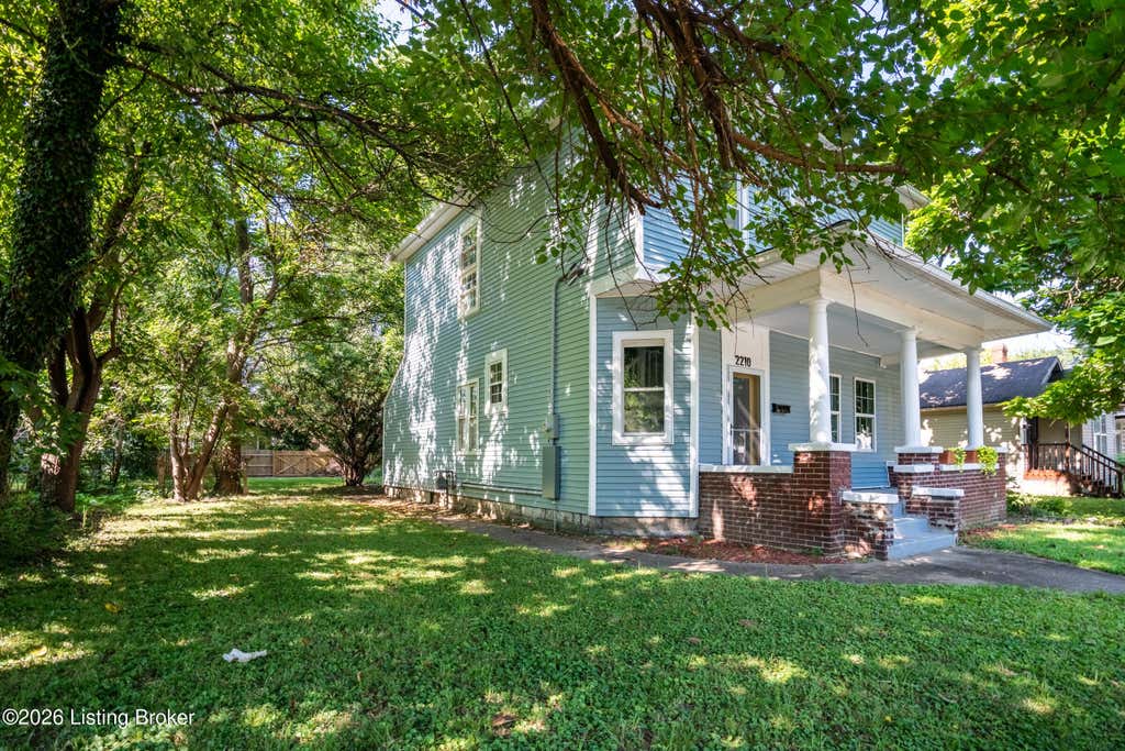 Photo of 2210 W Burnett Ave, Louisville, KY 40210 (MLS # 1725316)