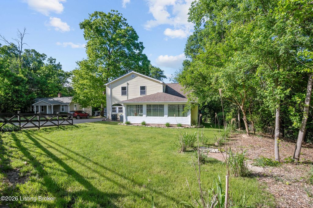 Photo of 10011 Fern Creek Rd, Louisville, KY 40291 (MLS # 1716939)