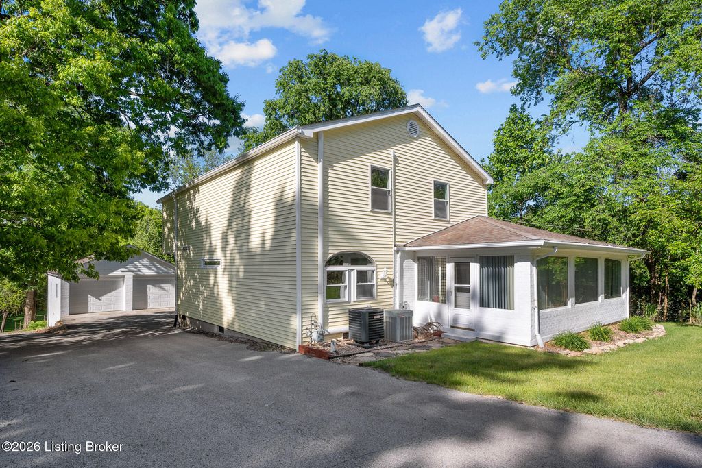 Photo of 10011 Fern Creek Rd, Louisville, KY 40291 (MLS # 1716939)