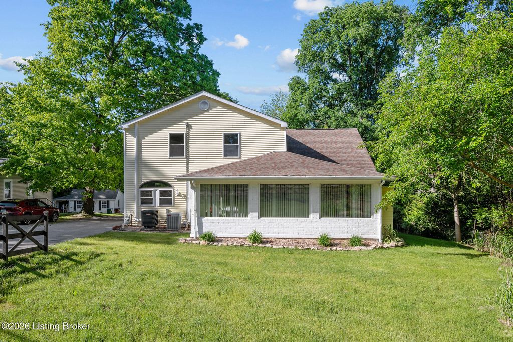 Photo of 10011 Fern Creek Rd, Louisville, KY 40291 (MLS # 1716939)