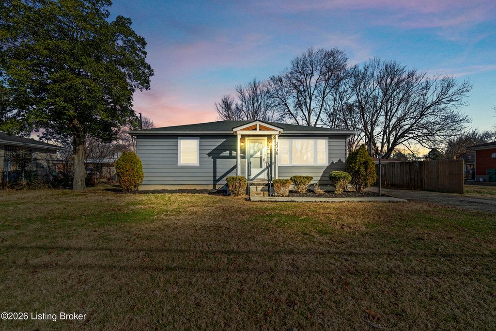 Photo of 2235 Peaslee Rd, Louisville, KY 40216 (MLS # 1708005)