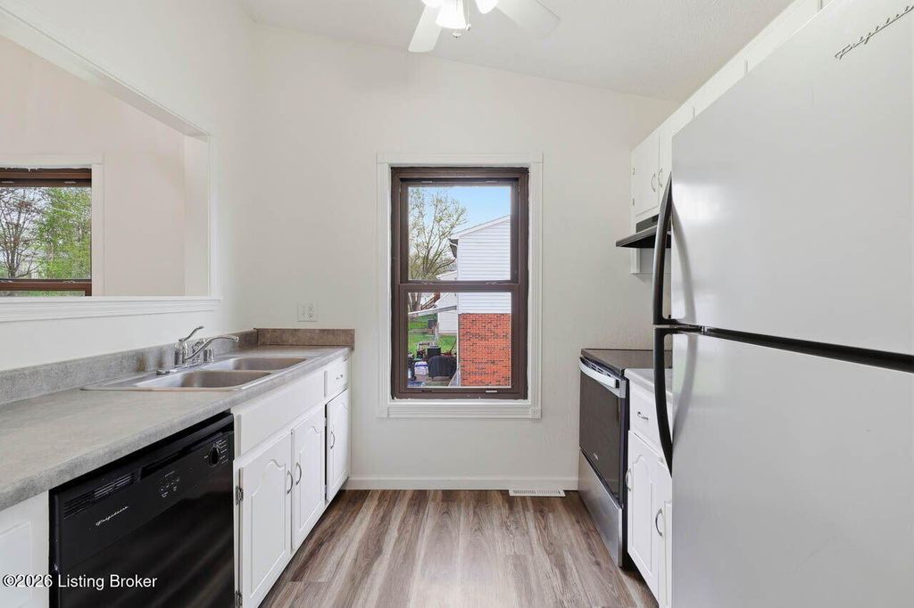 Photo of 935 Austin Dr, Radcliff, KY 40160 (MLS # 1713329)